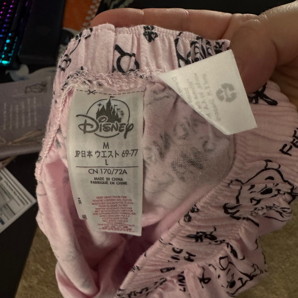 Disney Winnie the Pooh Pajama Shorts Womens Medium Pink All Over Print PJs - Picture 3 of 4